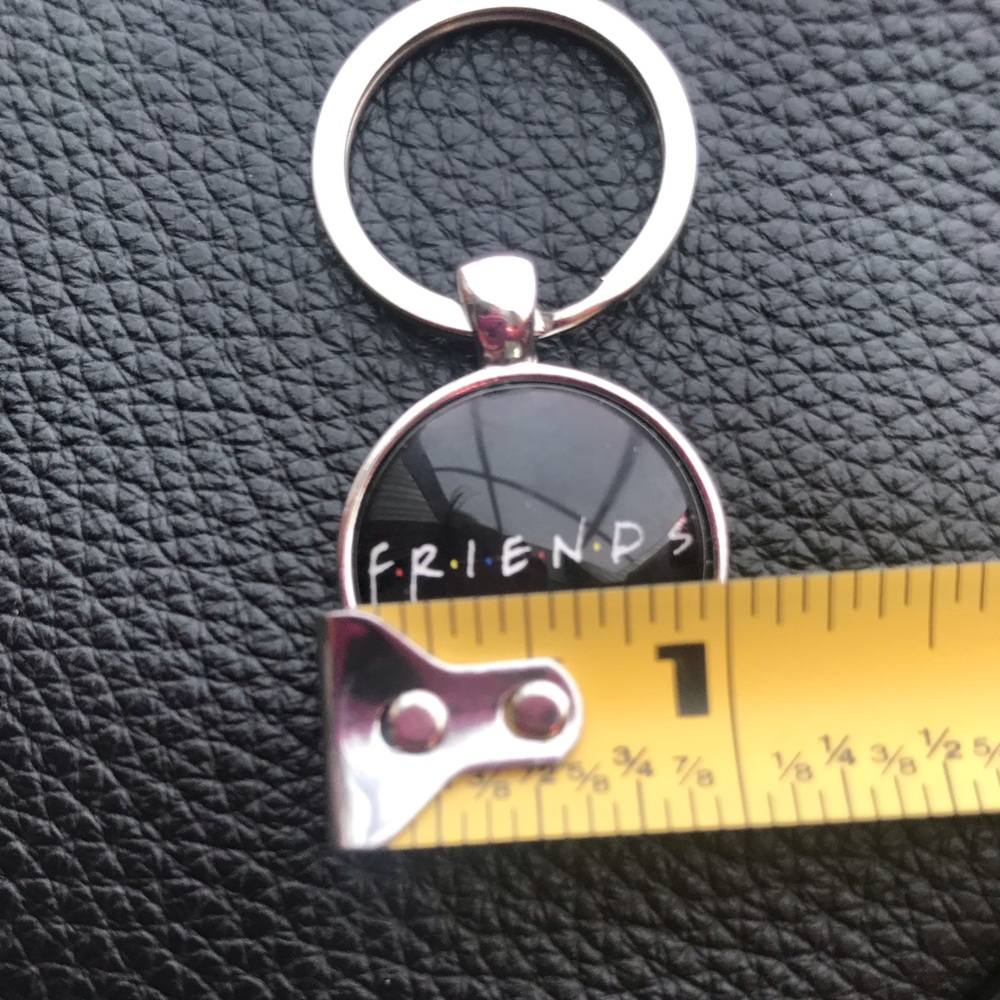 ⚠️Last 1⚠️🆕 🦞New FRIENDS TV Show Keychain - Picture 6 of 7